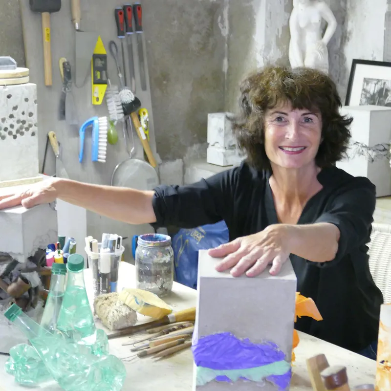 Valérie Billet dans son atelier
